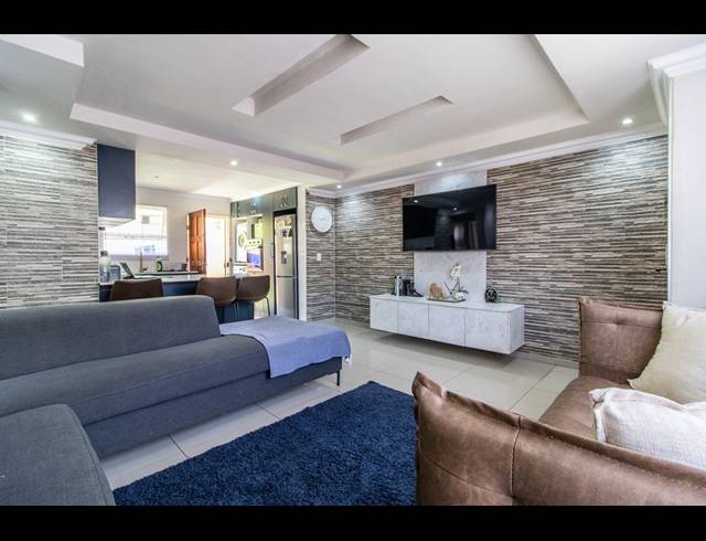 2 BEDROOM TOWNHOUSE FOR SALE IN ALAN MANOR